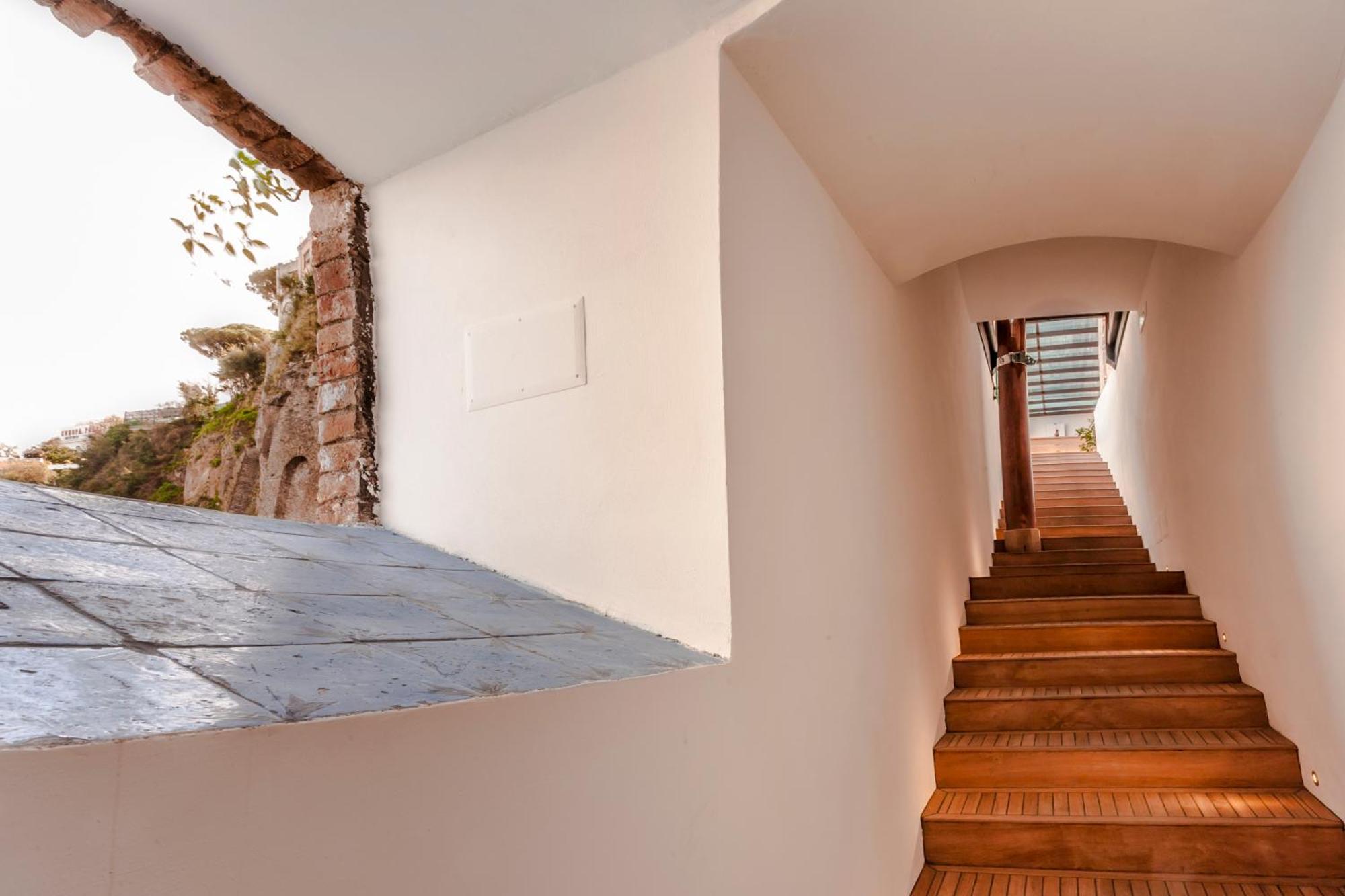 Yacht Club Capo Cervo Suites B&B 소렌토 외부 사진