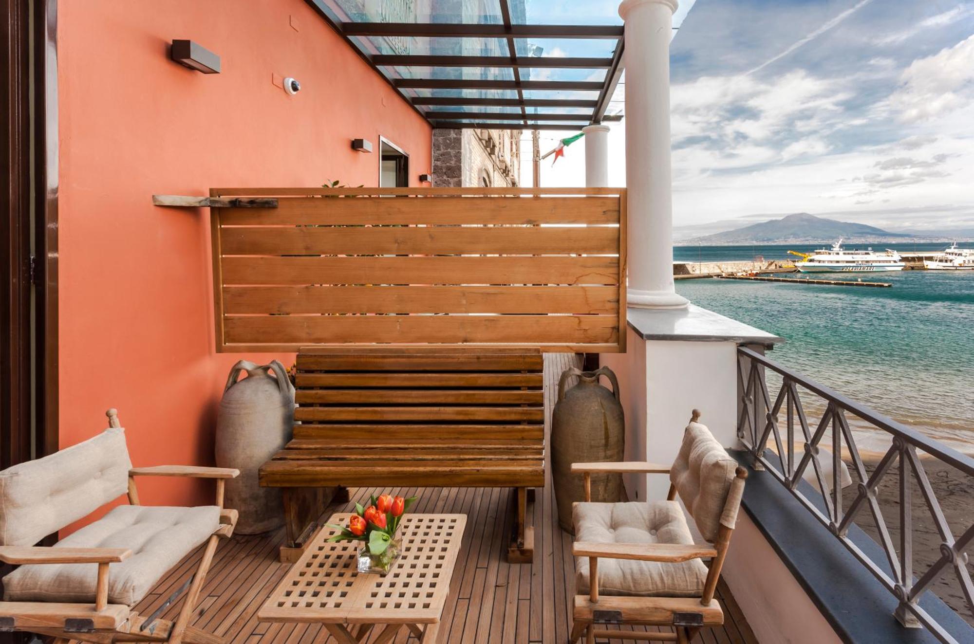 Yacht Club Capo Cervo Suites B&B 소렌토 외부 사진