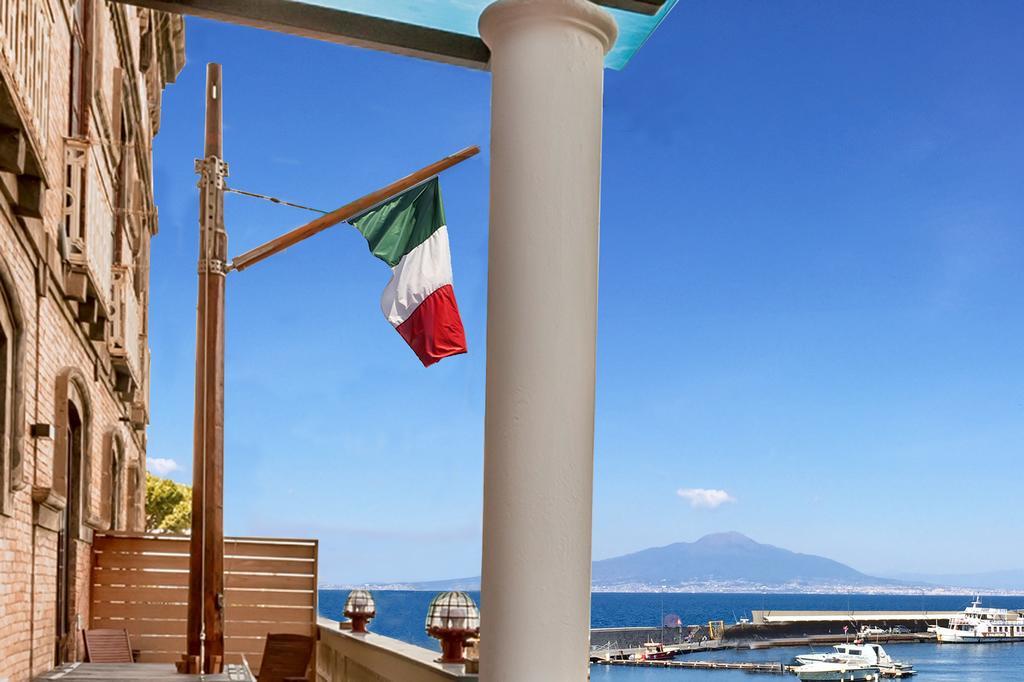 Yacht Club Capo Cervo Suites B&B 소렌토 외부 사진