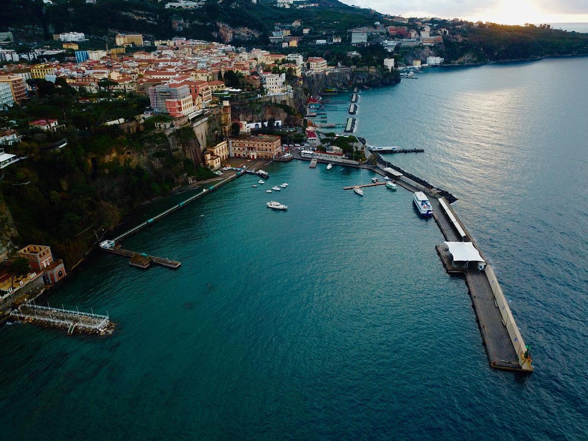 Yacht Club Capo Cervo Suites B&B 소렌토 외부 사진