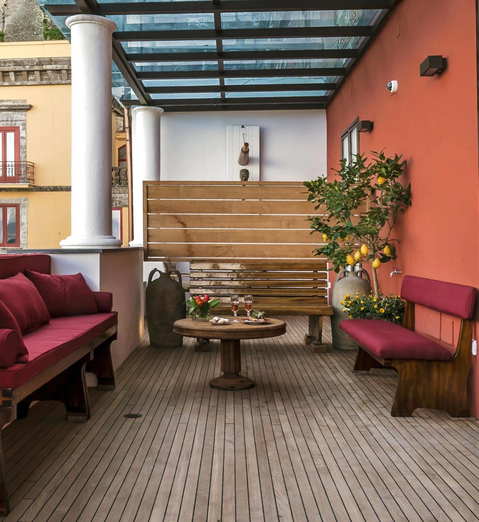 Yacht Club Capo Cervo Suites B&B 소렌토 외부 사진
