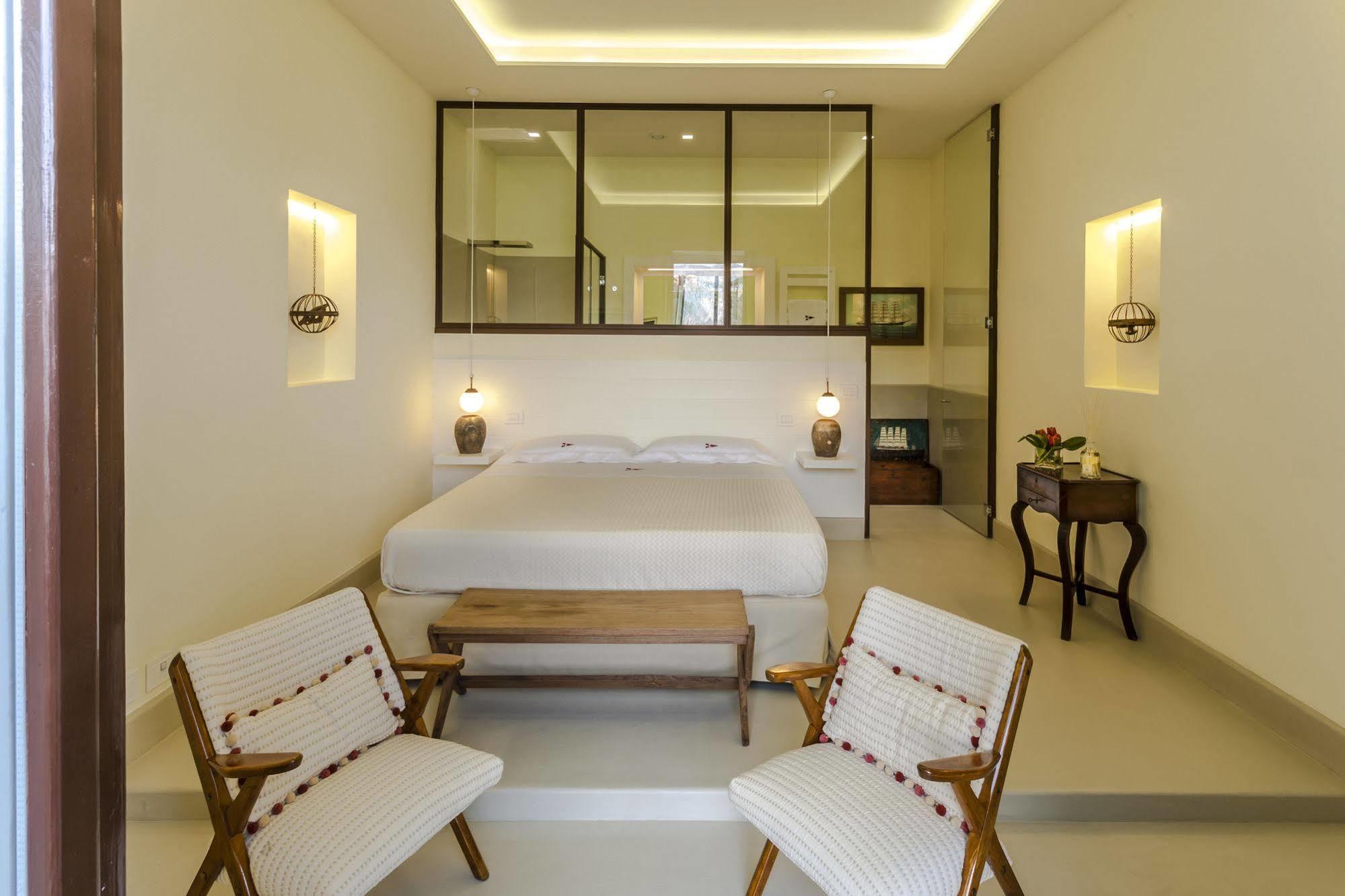 Yacht Club Capo Cervo Suites B&B 소렌토 외부 사진